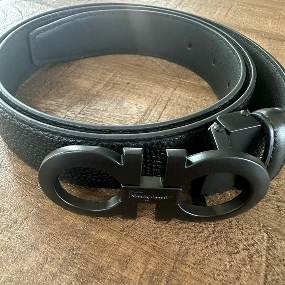 Salvatore Ferragamo Belt classic matte black buckle emblem w/ leather belt - Picture 2 of 6